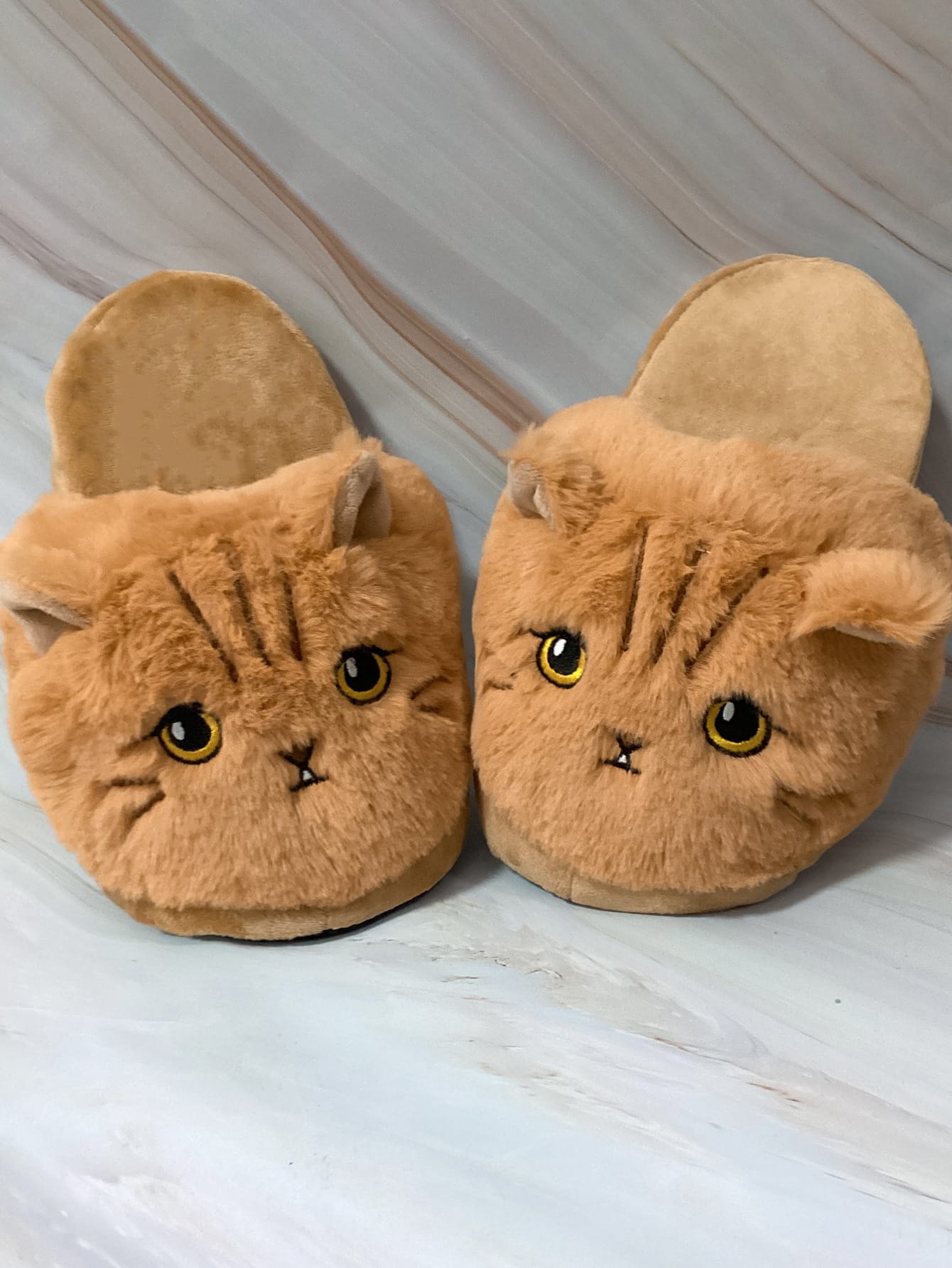 04ba20c5-6fef-4938-b102-3c92dc11fdb0.jpg Realistic cat slippers