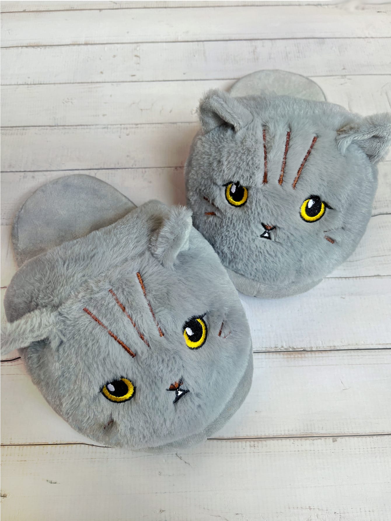 2da78e70-dddb-473e-b7fd-c8a34cf4a788.jpg Realistic cat slippers