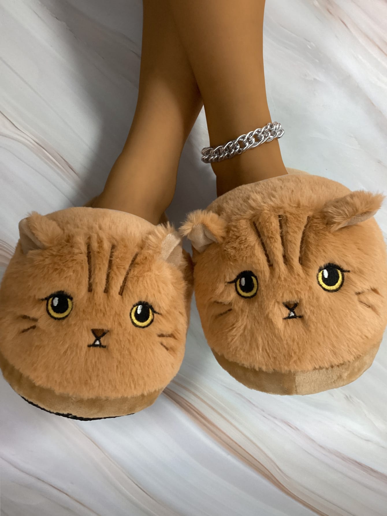 c893aaef-5137-4a82-8504-d456a6c202ca.jpg Realistic cat slippers